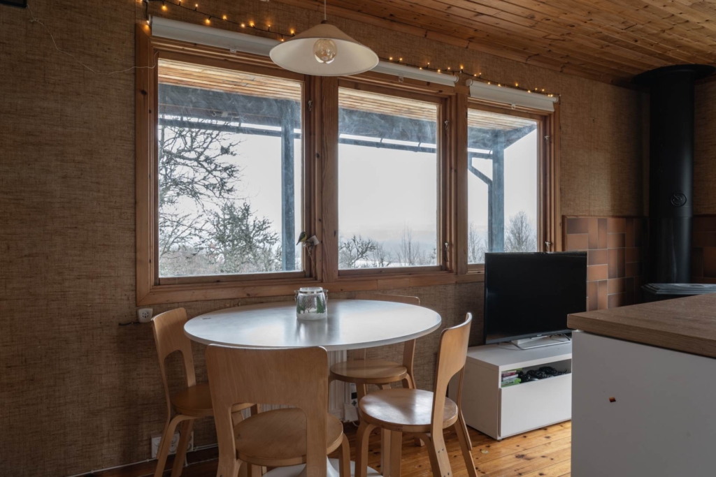 Idylliskt läge i Fjällnäs med storslagen utsikt över fjäll och sjö!