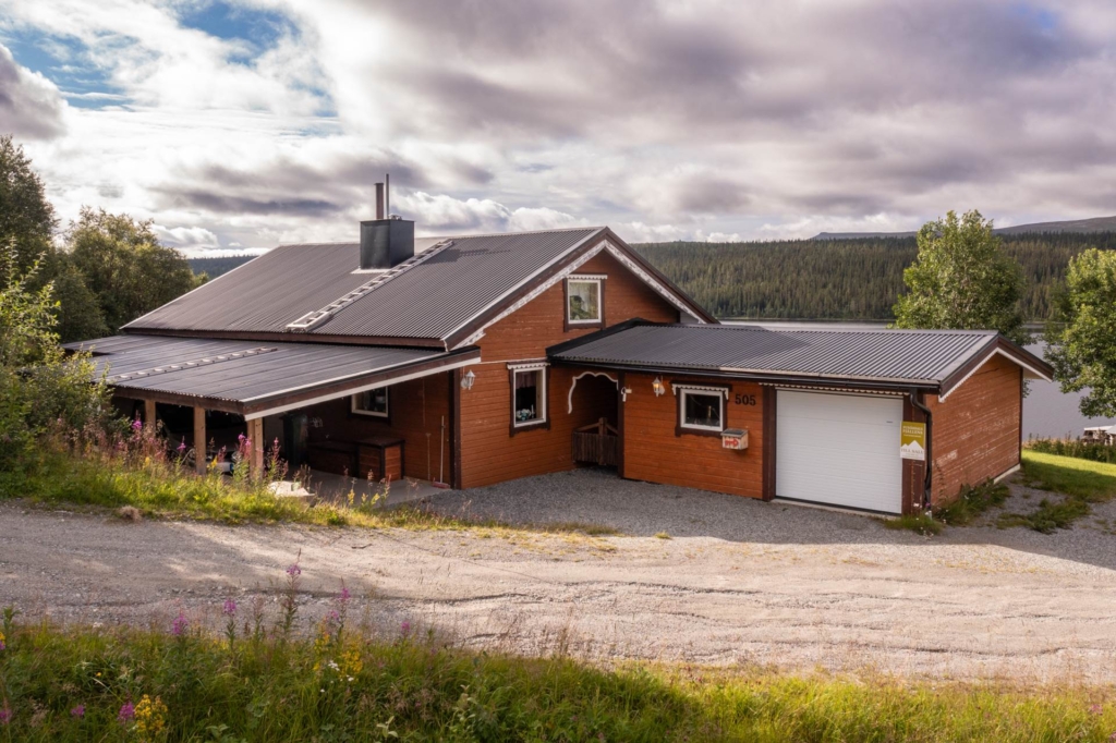 Vackert belägen fastighet i rofylld fjällmiljö