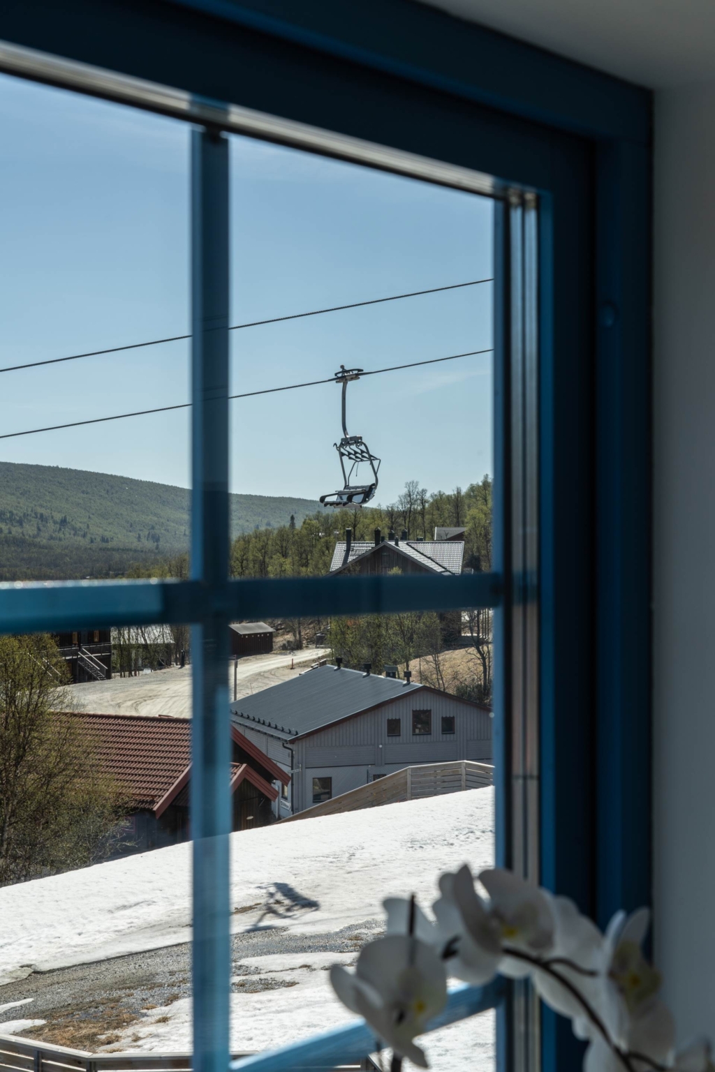Bo mitt i backen! Attraktivt läge i snösäkra Ramundberget med nyrenoverade våtutrymmen!