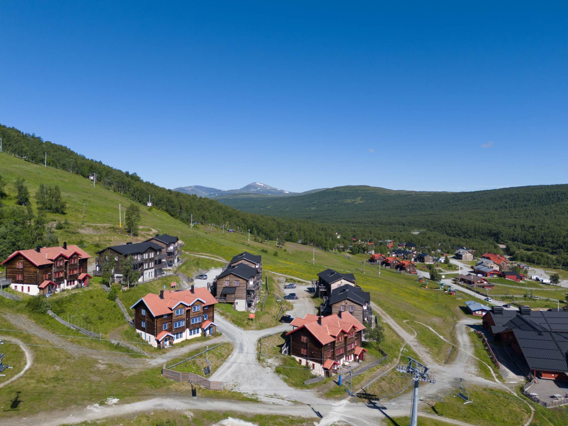 Bo mitt i backen! Attraktivt läge i snösäkra Ramundberget med nyrenoverade våtutrymmen!