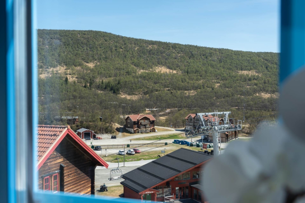 Bo mitt i backen! Attraktivt läge i snösäkra Ramundberget med nyrenoverade våtutrymmen!