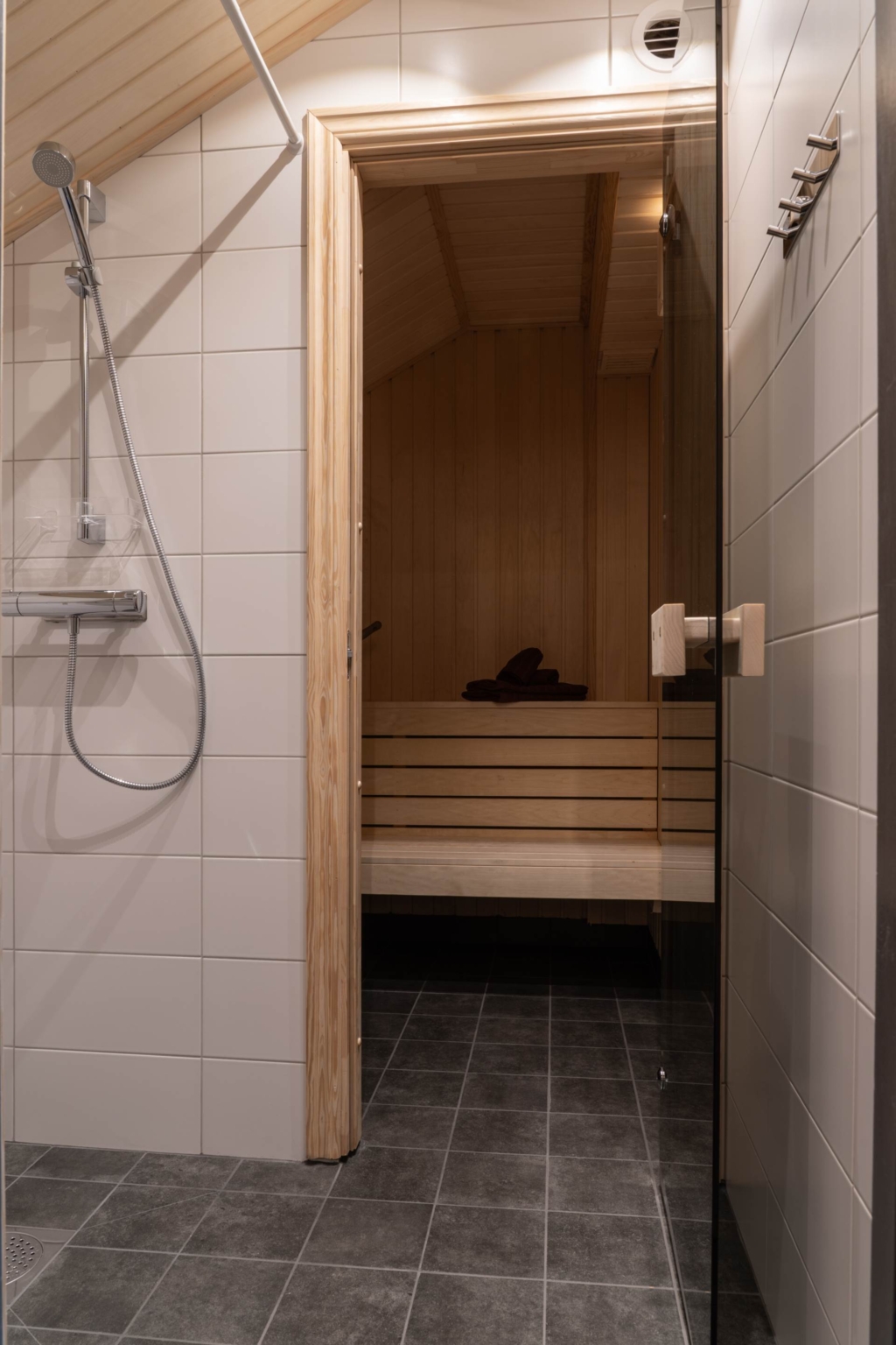 Bo mitt i backen! Attraktivt läge i snösäkra Ramundberget med nyrenoverade våtutrymmen!