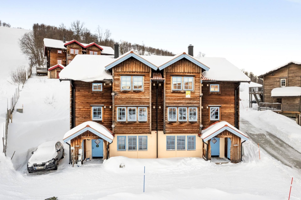 Bo mitt i backen! Attraktivt läge i snösäkra Ramundberget med nyrenoverade våtutrymmen!