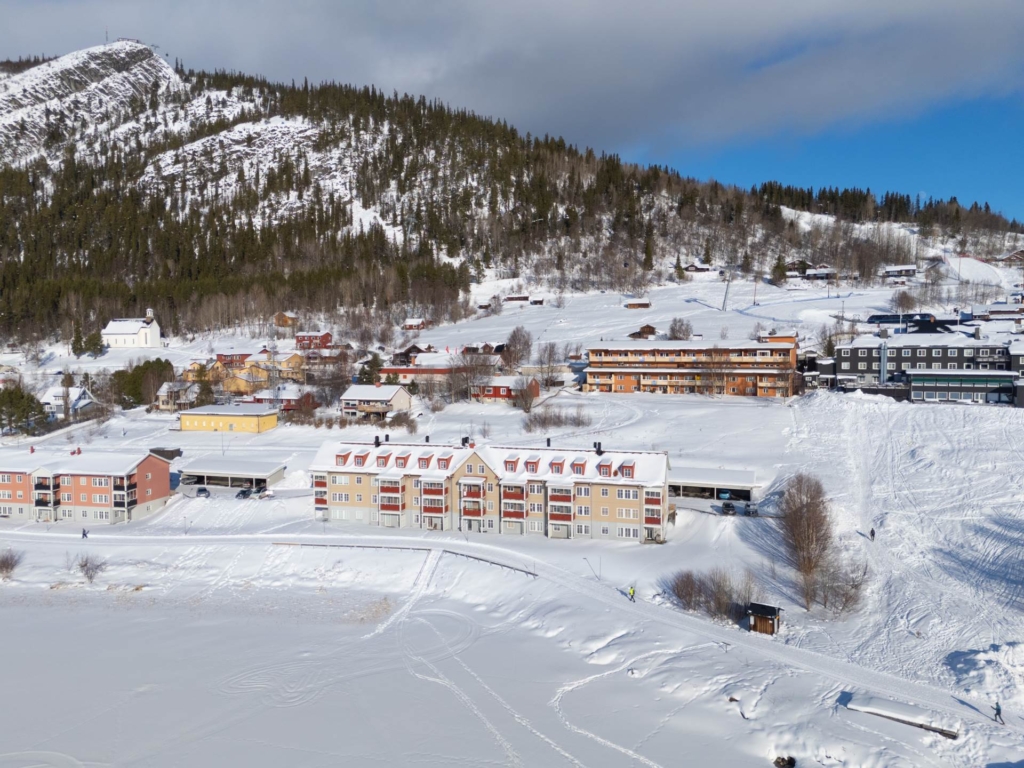 Centralt läge alldeles vid Funäsdalssjön med gångavstånd till det mesta!