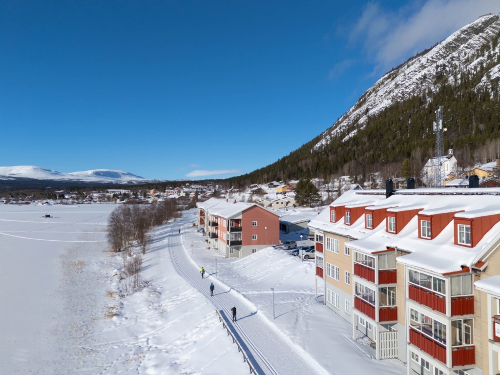 Centralt läge alldeles vid Funäsdalssjön med gångavstånd till det mesta!