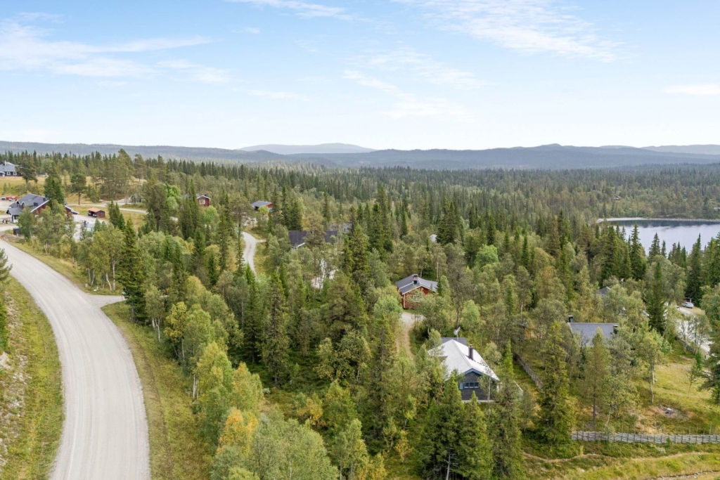 Klassiskt timrad fjällstuga med fint läge i Messlingen