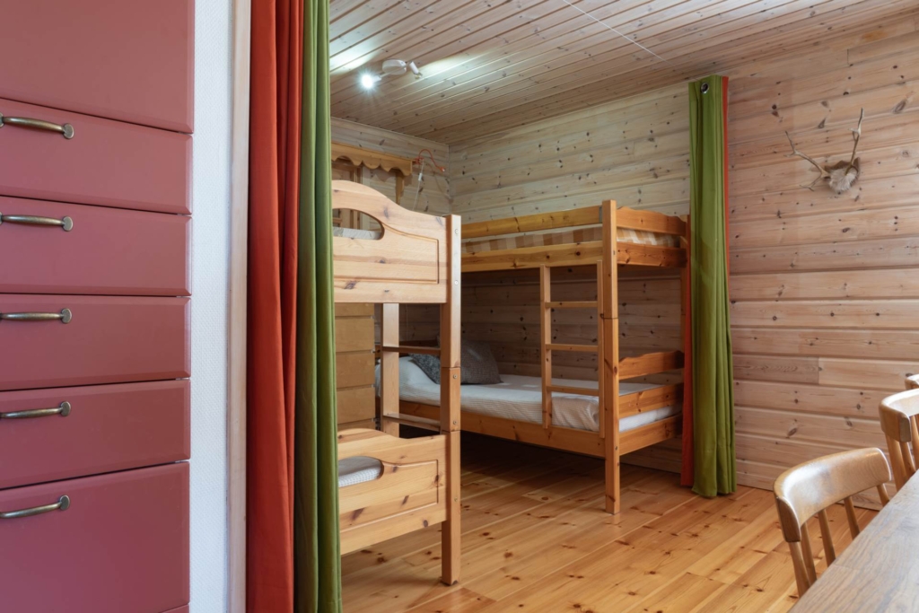 Fjällidyll med spår och leder runt knuten – rymligt boende i attraktiva Hållan