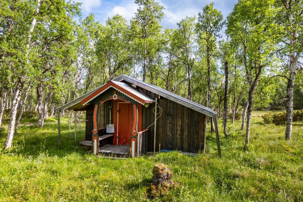 Rofyllt fjällboende med privat läge vid Ljusnan.