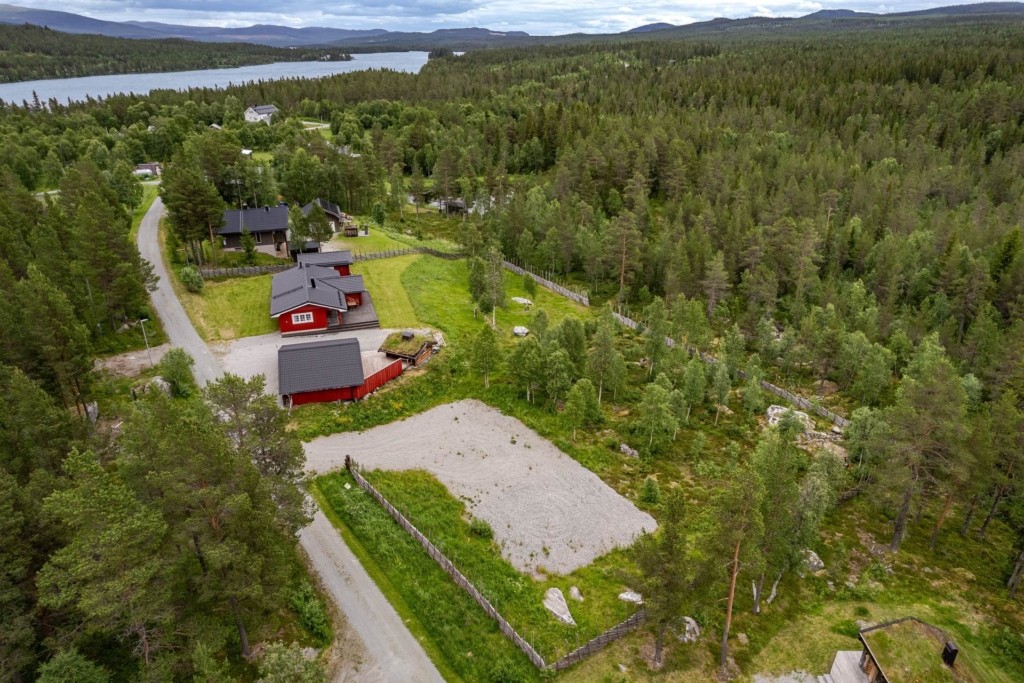 Obebyggd tomt fint belägen i Söromsjön!