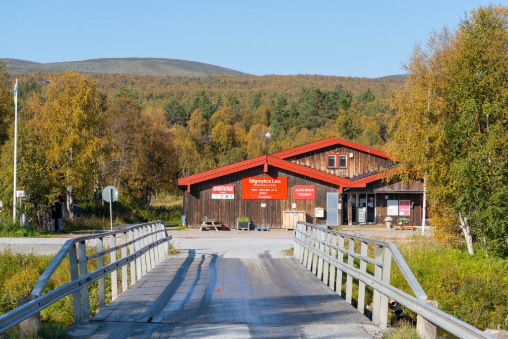 Charmig stuga på rymlig fjälltomt om hela 4600 kvm
