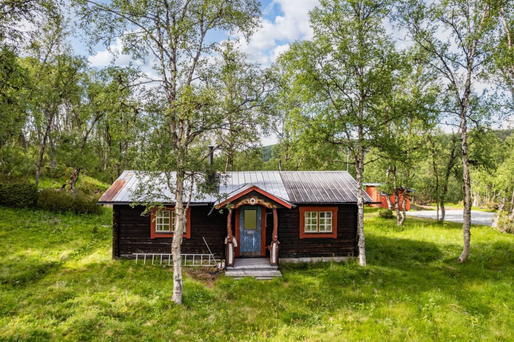 Rofyllt fjällboende med privat läge vid Ljusnan.