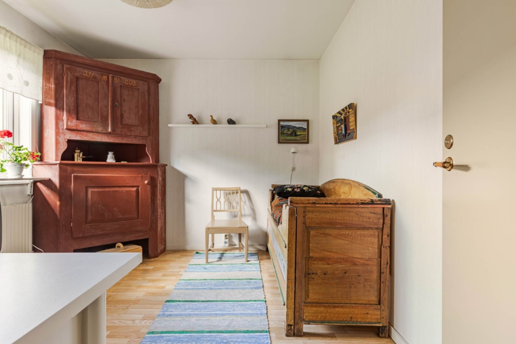 Fint fjällnära kedjehus med prunkande trädgård
