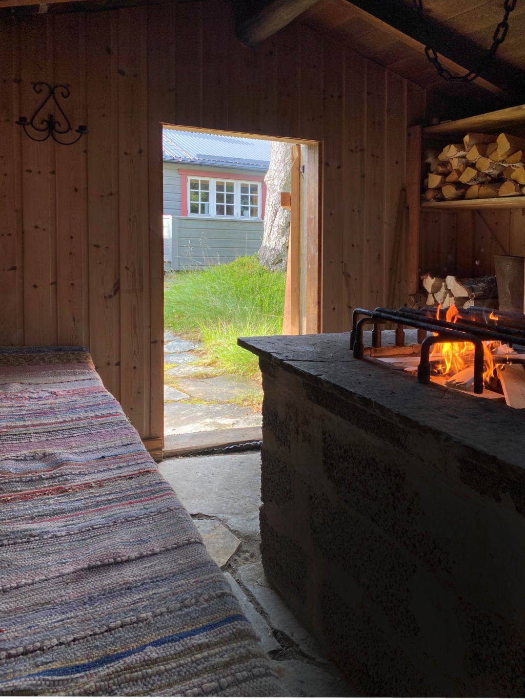 Fjällidyll med spår och leder runt knuten – rymligt boende i attraktiva Hållan