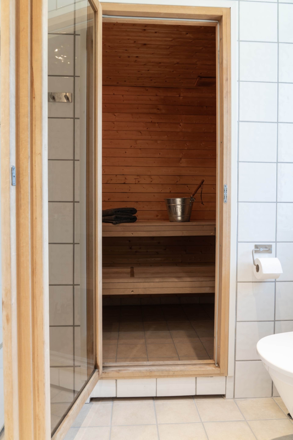Stilfullt renoverad lägenhet med fritt och centralt läge i Funäsdalen!
