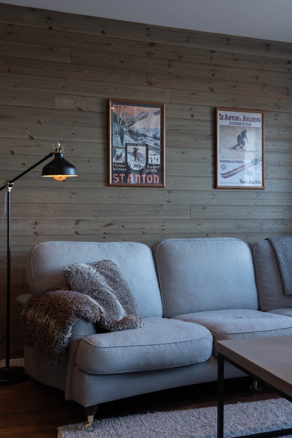 Stilfullt renoverad lägenhet med fritt och centralt läge i Funäsdalen!
