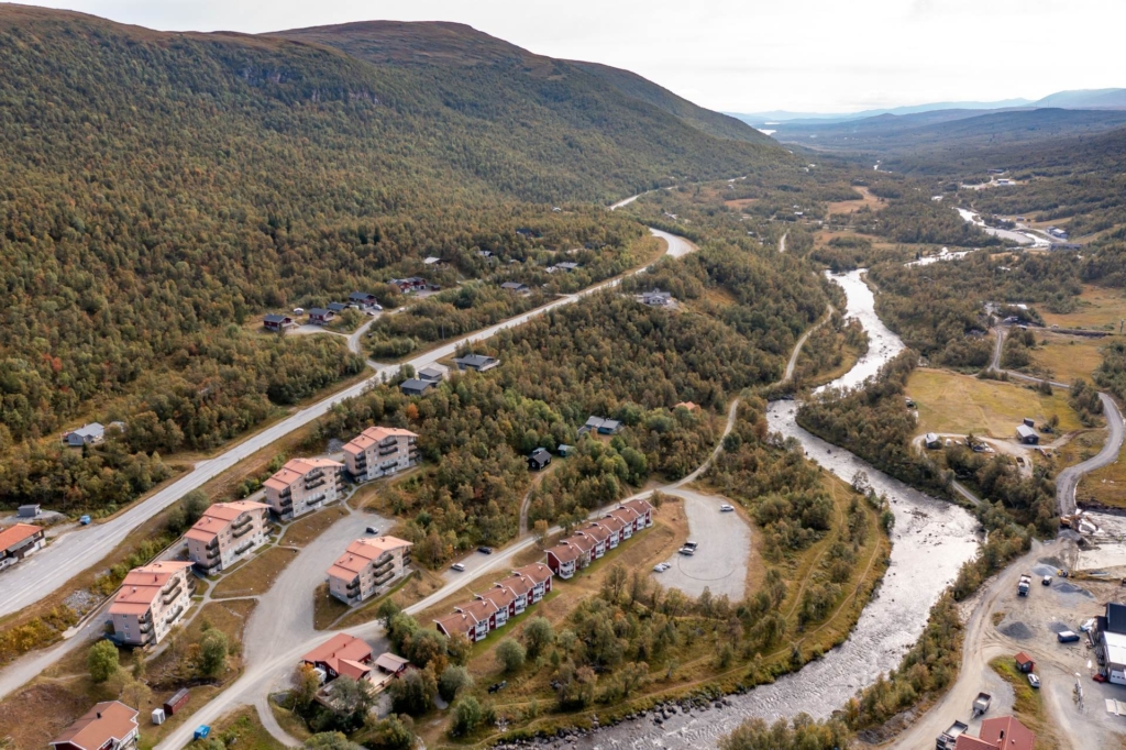 Fantastiskt läge med många möjligheter, direkt närhet till aktiviteter och mäktig fjällnatur!