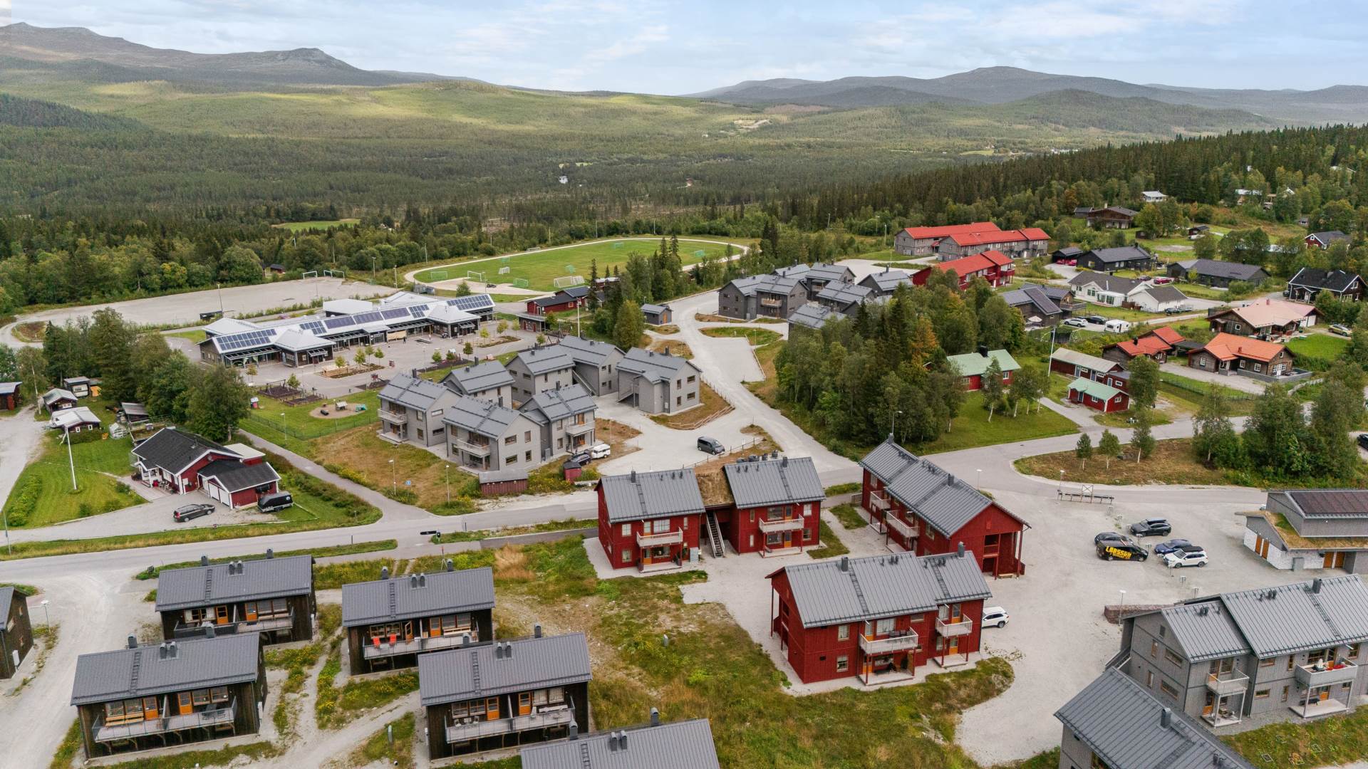 Toppläge i Funäsdalen – bekvämt fjällboende i markplan