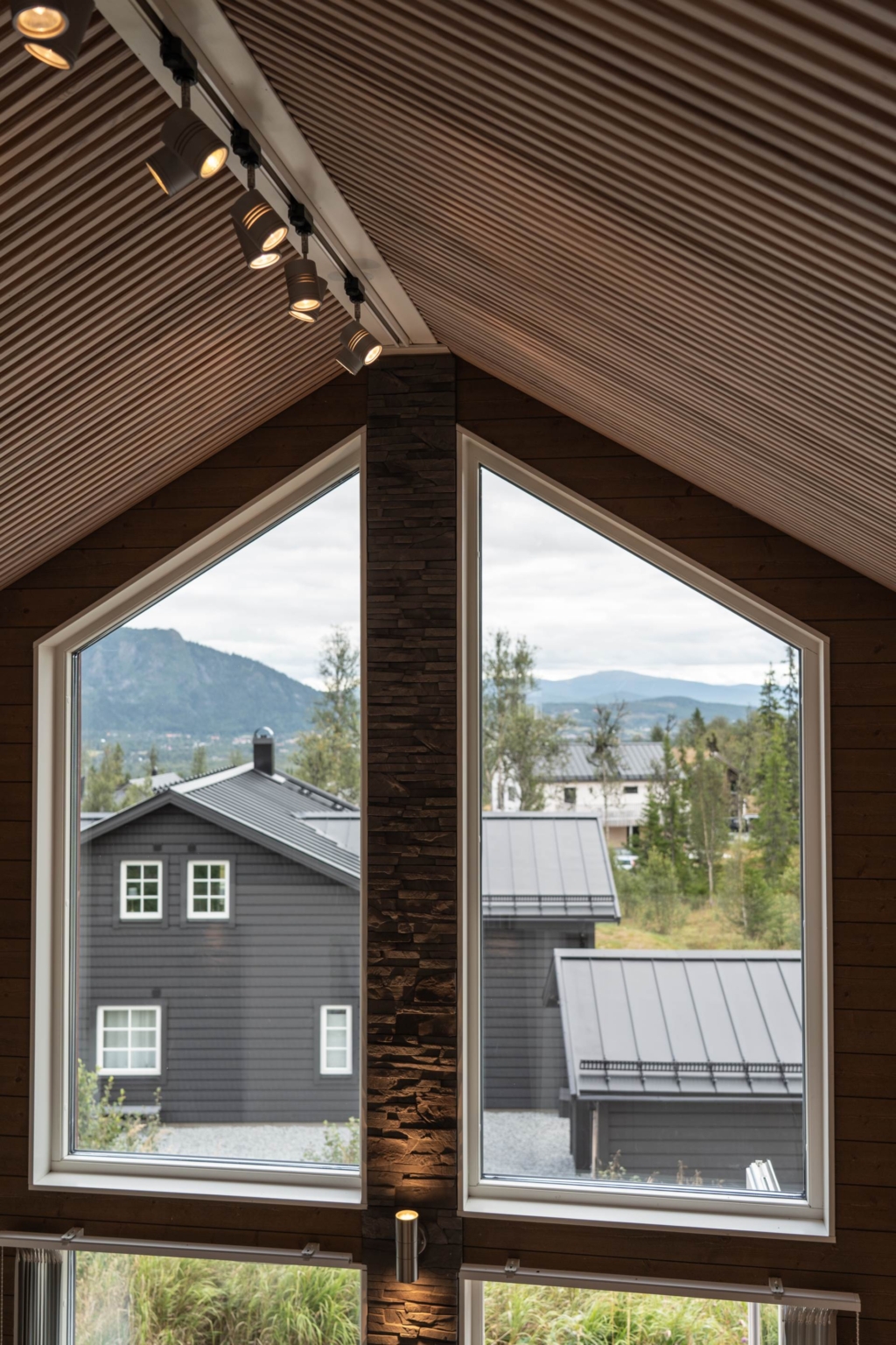 Välplanerat fjällboende på stor tomt med möjlighet att bygga mer