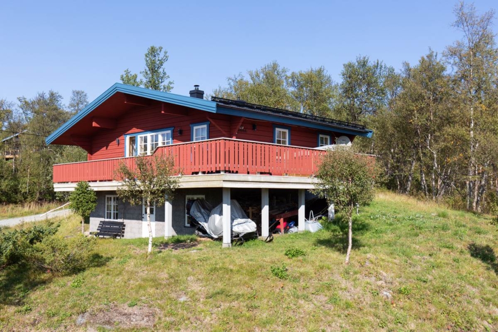 Hus med två lägenheter och härliga fjällvyer
