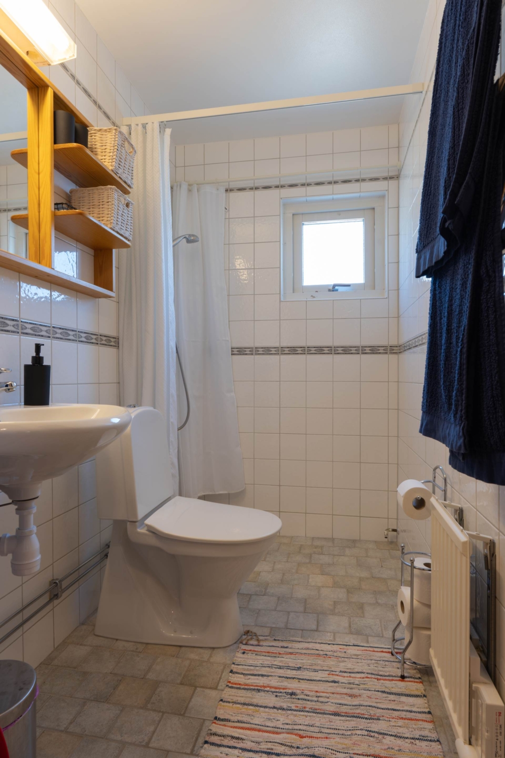 Lägenhet i röda byn med egen uteplats och utsikt mot skidbackarna