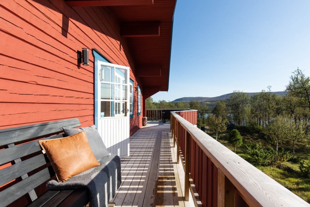 Hus med två lägenheter och härliga fjällvyer
