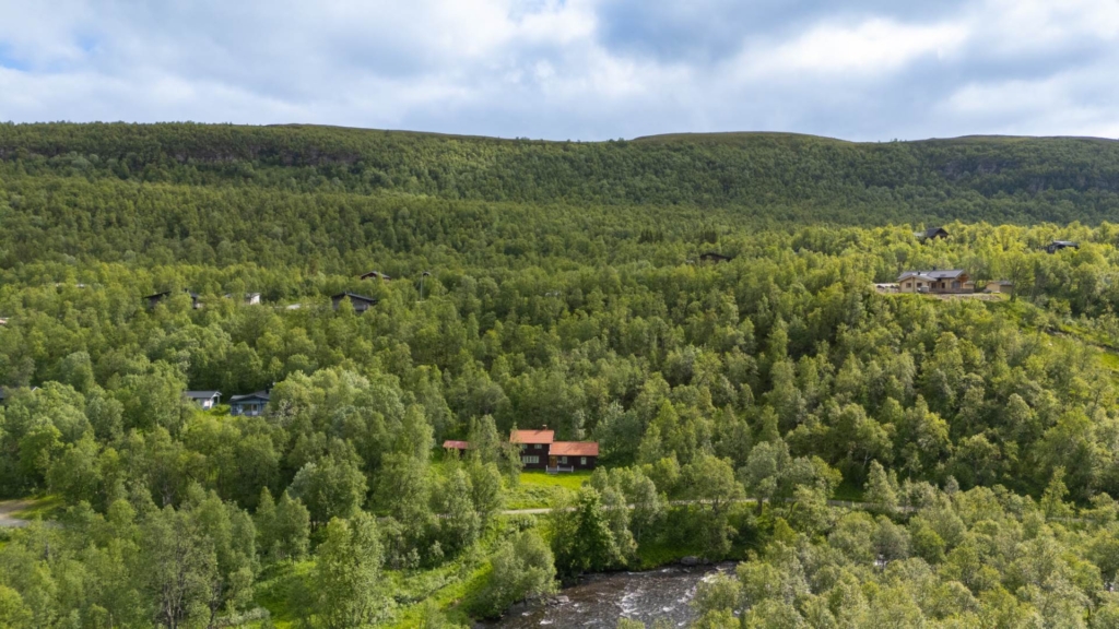 Fantastiskt läge med många möjligheter, direkt närhet till aktiviteter och mäktig fjällnatur!