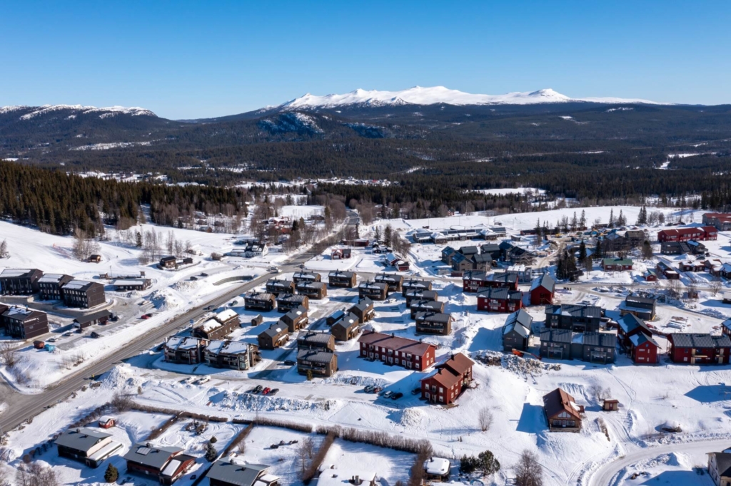 Stilfullt renoverad lägenhet med fritt och centralt läge i Funäsdalen!
