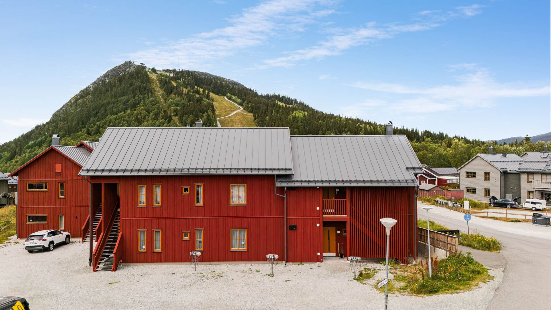 Toppläge i Funäsdalen – bekvämt fjällboende i markplan