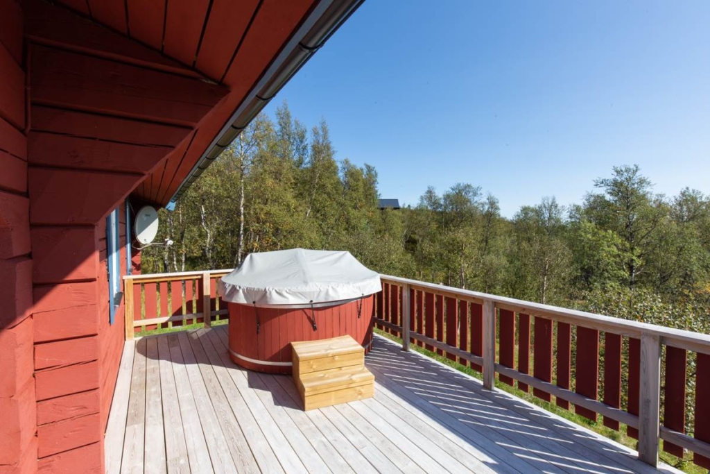 Hus med två lägenheter och härliga fjällvyer