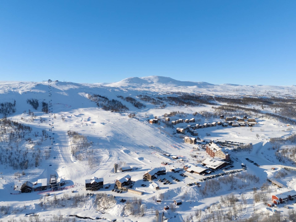 Fantastiskt läge med många möjligheter, direkt närhet till aktiviteter och mäktig fjällnatur!