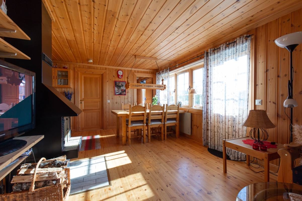 Hus med två lägenheter och härliga fjällvyer