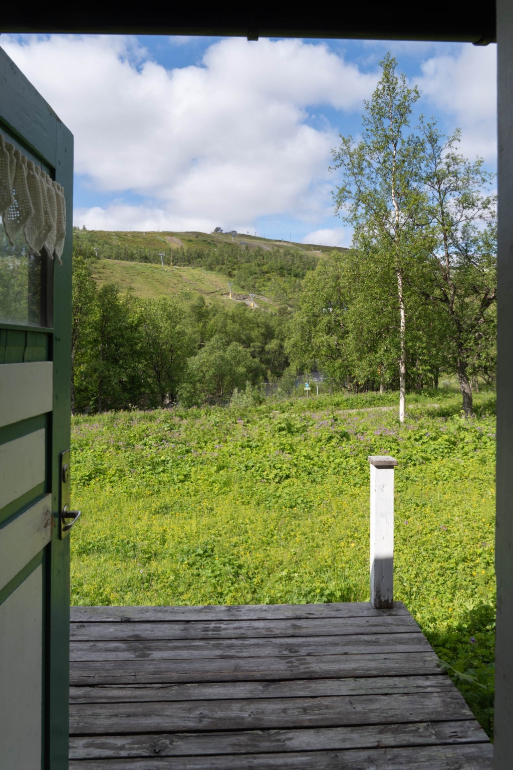 Fantastiskt läge med många möjligheter, direkt närhet till aktiviteter och mäktig fjällnatur!