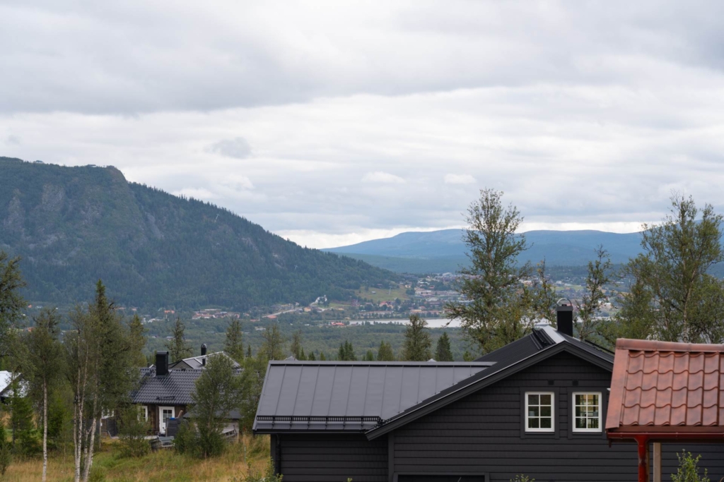 Välplanerat fjällboende på stor tomt med möjlighet att bygga mer
