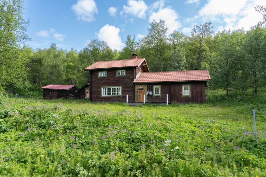 Fantastiskt läge med många möjligheter, direkt närhet till aktiviteter och mäktig fjällnatur!