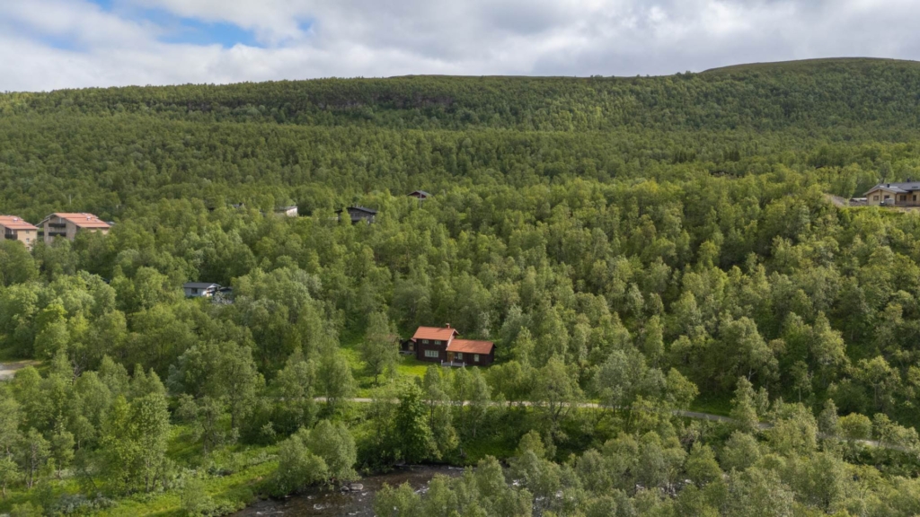 Fantastiskt läge med många möjligheter, direkt närhet till aktiviteter och mäktig fjällnatur!