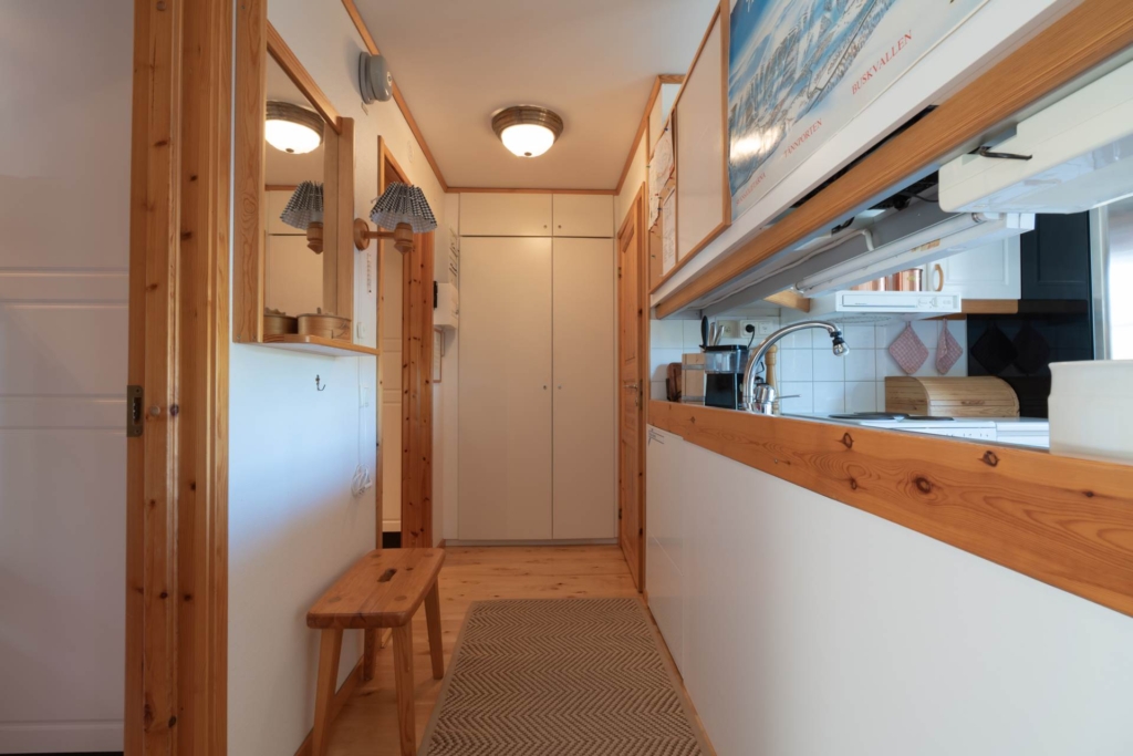 Lägenhet i röda byn med egen uteplats och utsikt mot skidbackarna