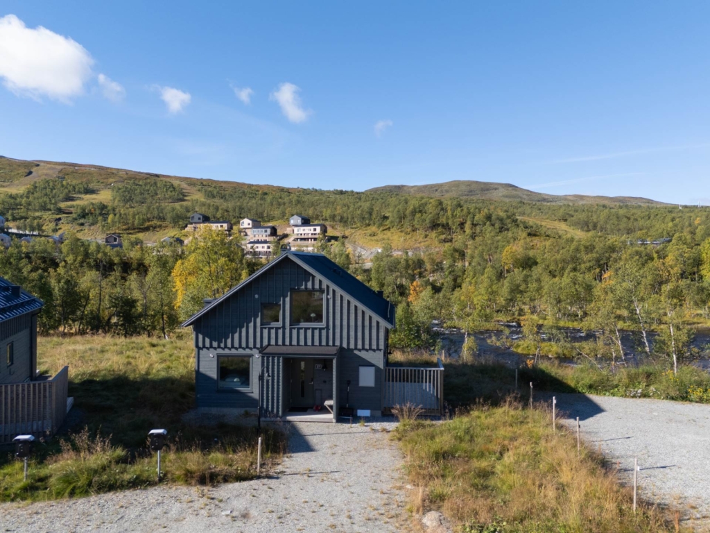 Fjällhus med unikt hörnläge – Tännån och längdspår utanför dörren och fjället som fond