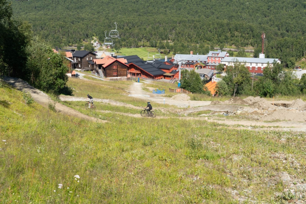 Väldesignad lägenhet med oslagbart läge och skidåkning utanför dörren!